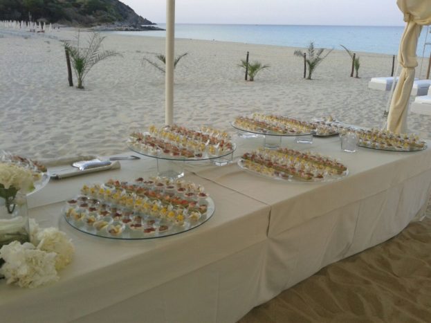 buffet in spiaggia Maclas