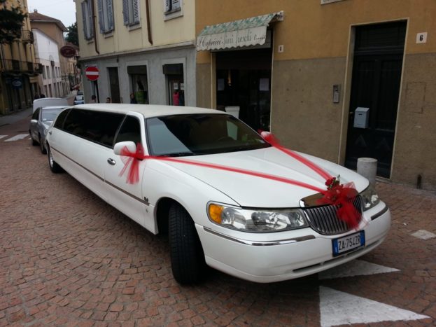 Limousine Lincoln bianca