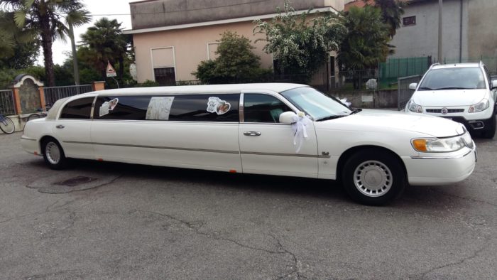 Limousine bianca Lincoln 