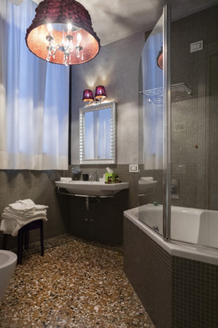 Luxuty Room Bathroom 